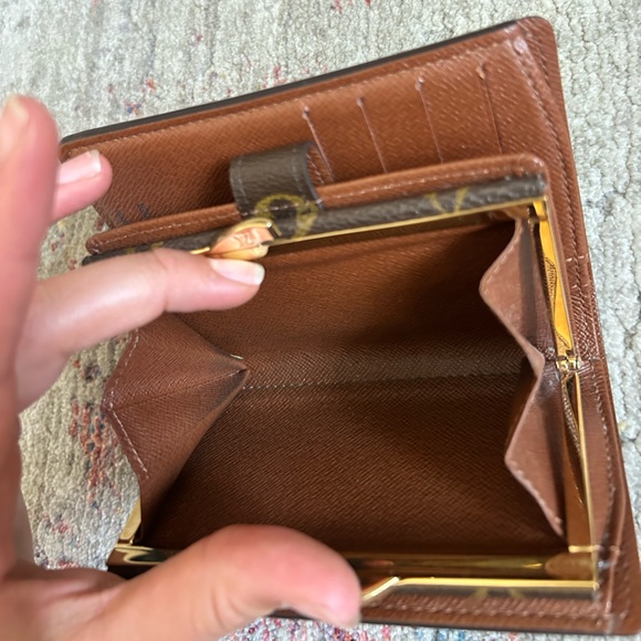 Louis Vuitton Kisslock Wallet - Picture 13 of 17